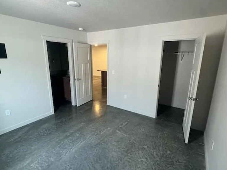 670 Tinley St — Photo 18
