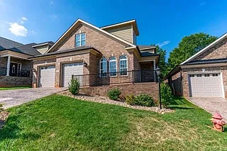 1060 Governors Lane - 1 — Photo 1