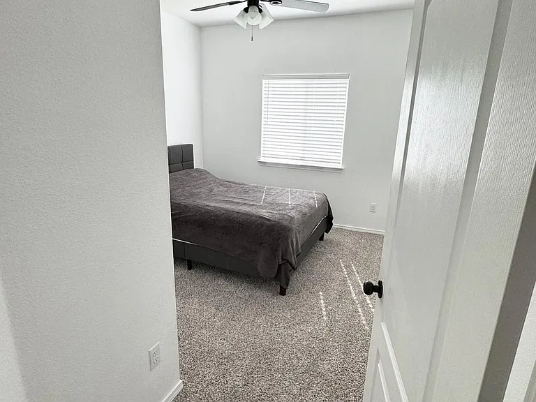 12808 Luis Cortinas — Photo 13