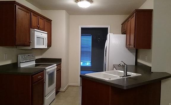 5th image of 369 Oxford Ln
