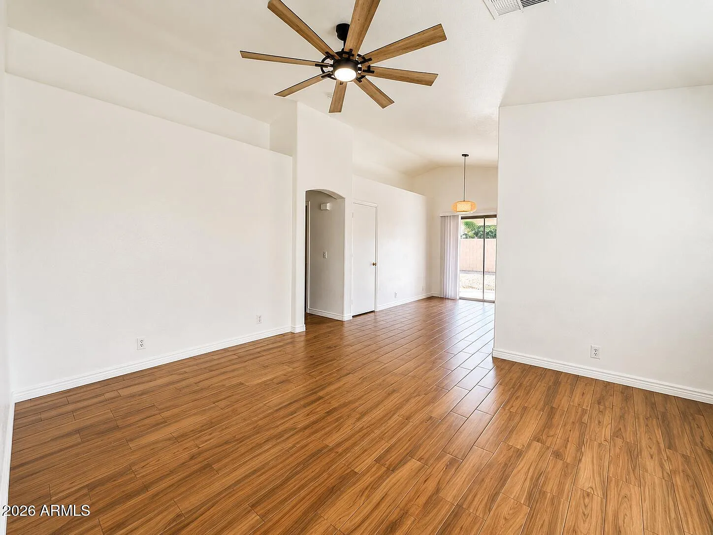 3 bed, 2.0 bath, 1065 sqft, $2,000 — Photo 3