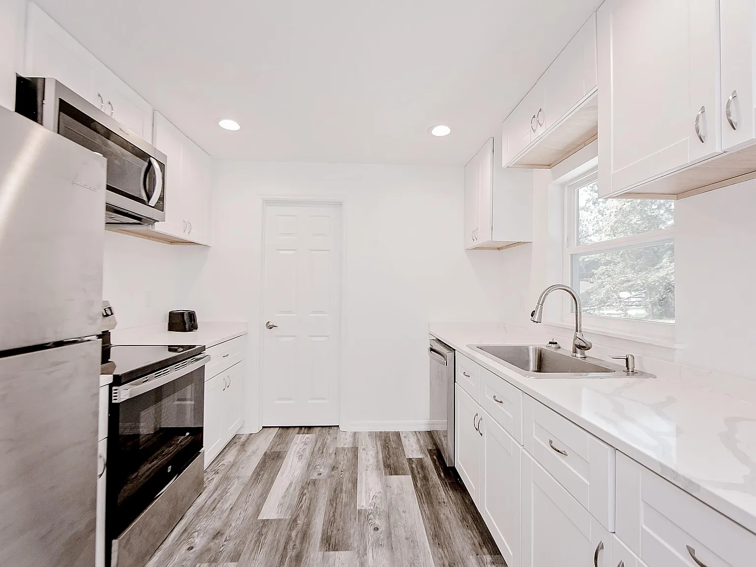 4 bed, 1.0 bath, 1200 sqft, $845 — Photo 4