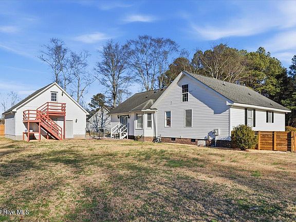 3rd image of 209 Woodhaven Drive