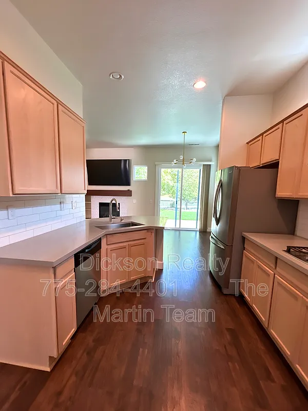 3 bed, 2.0 bath, 1549 sqft, $2,595 — Photo 4