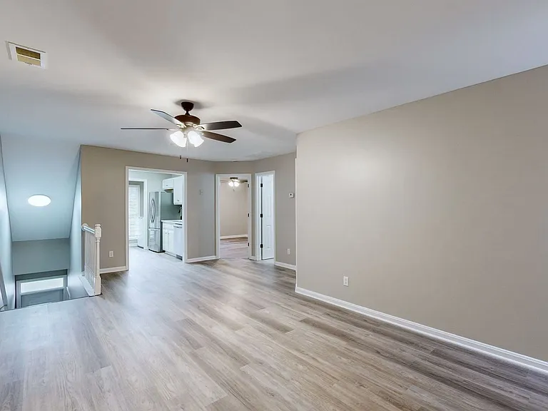 101 Manor Ave — Photo 5