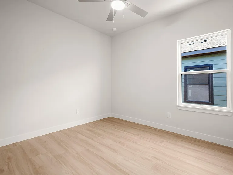 306 S Avenue P #B — Photo 22