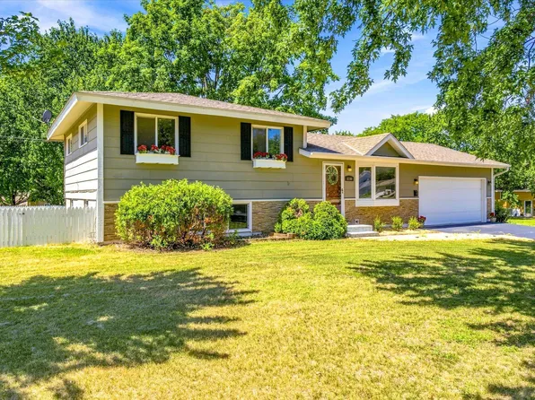 8200 Goodrich Rd, Bloomington, MN 55437