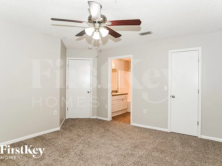 2137 Featherwood Dr W — Photo 12