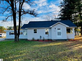 6994 E 34th Rd, Cadillac, MI 49601