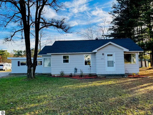 6994 E 34th Rd, Cadillac, MI 49601