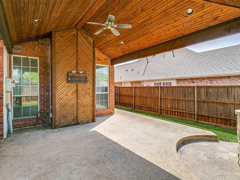1649 Bennington Dr — Photo 25