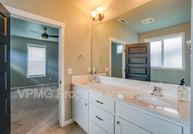 604 NW 25th Way — Photo 32