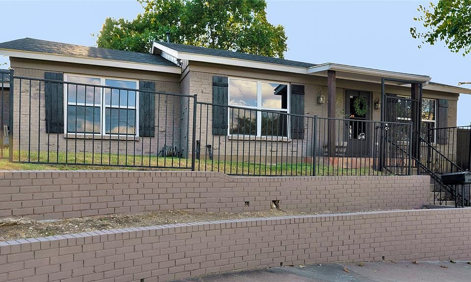 1st image of 4600 Trail Lake Dr