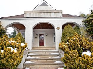 66 Pinckney Rd, Red Bank, NJ 07701