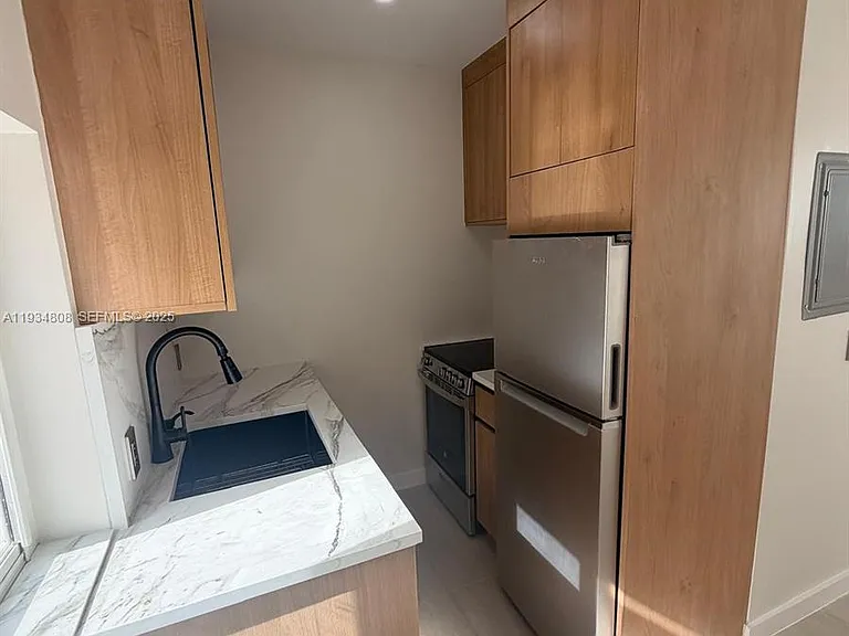 2436 SW 7th St #9 — Photo 1