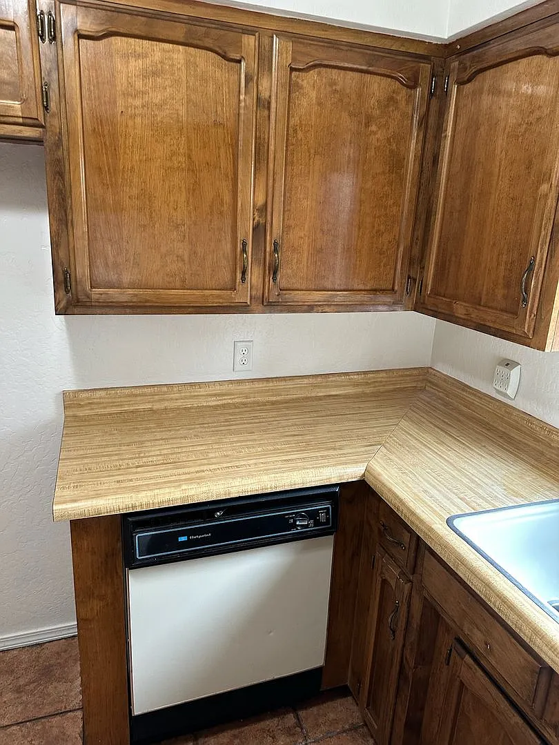 4120 W. Iris Ave - 3 Bedroom 2 Bath - Sw Visalia — Photo 4