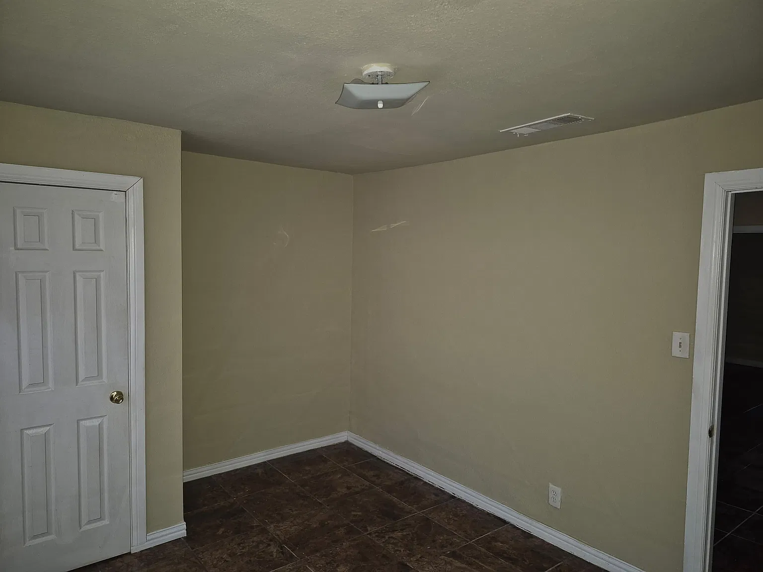 4 bed, 1.5 bath, 1372 sqft, $1,800 — Photo 1