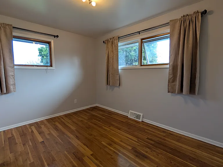 2625 E Mission Ave — Photo 8