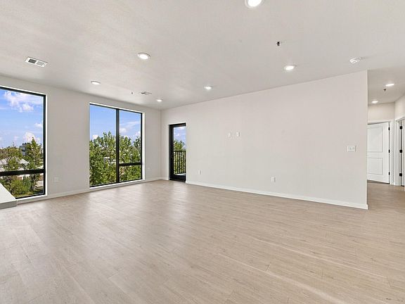 4th image of 4470 24th Ave S #406