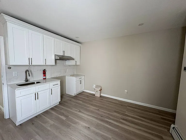 1765 W 9th St #2 — Photo 1