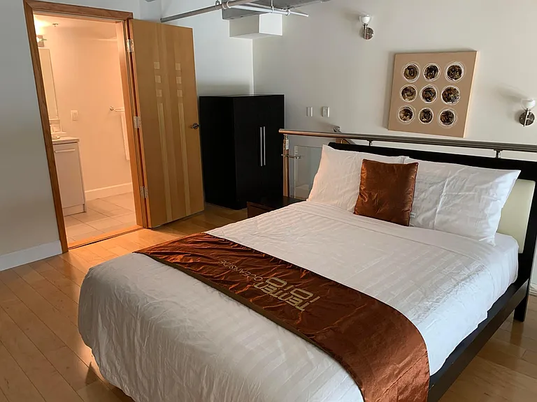 Suite 27 - Premium Split-Level Loft