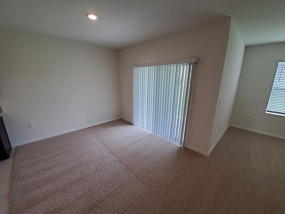 4th image of 296 Saint Georges Cir
