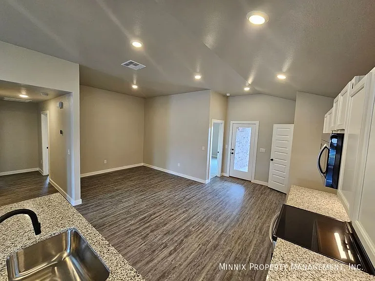 2622 Tiffin Ave — Photo 8
