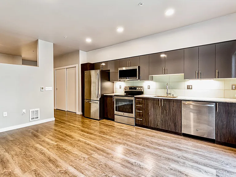 1085 103rd Ave NE #304 — Photo 7