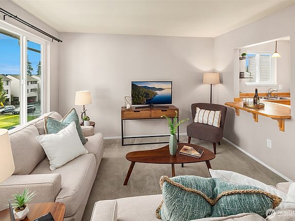 5th image of 20301 19th Avenue NE #721