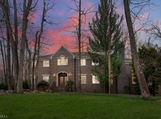 16 Jacobean Way, Mahwah, NJ 07430