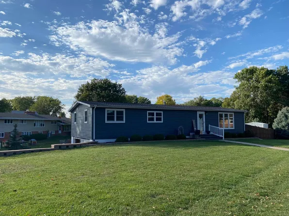 316 S Walnut St, Blue Hill, NE 68930