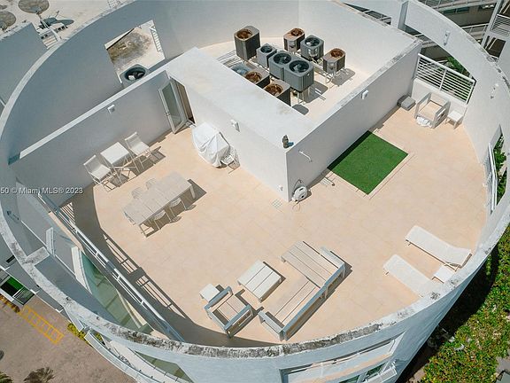 4th image of 6580 Indian Creek Dr #Penthouse 607