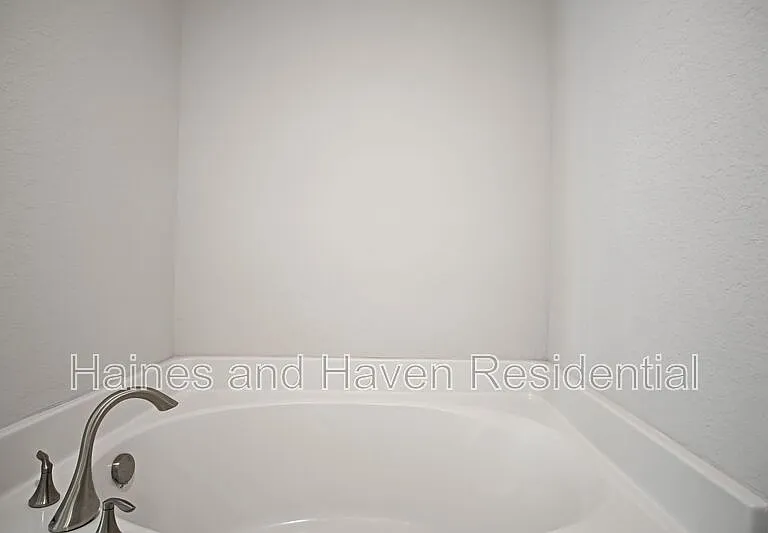 1217 Forest Hills Dr — Photo 17