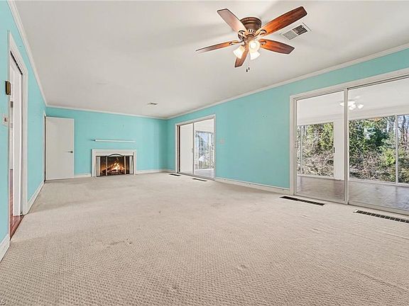 5th image of 914 Oakcrest Dr