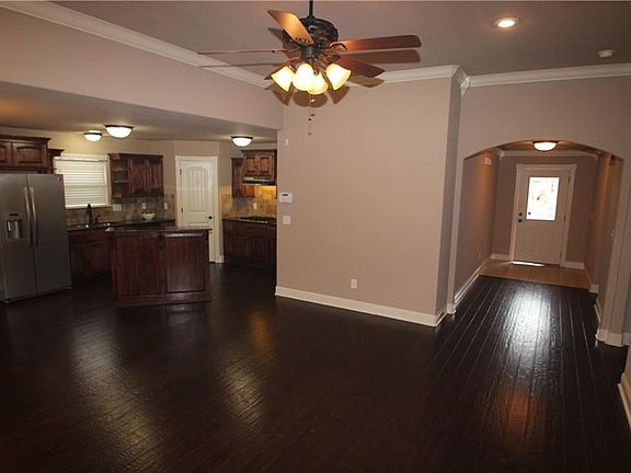 Professionally painted (Sept 26-30th 2017).   Open Floorplan with greenspace view from Great Room.