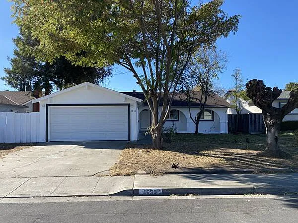 Building Photo - 1650 Fisher Dr