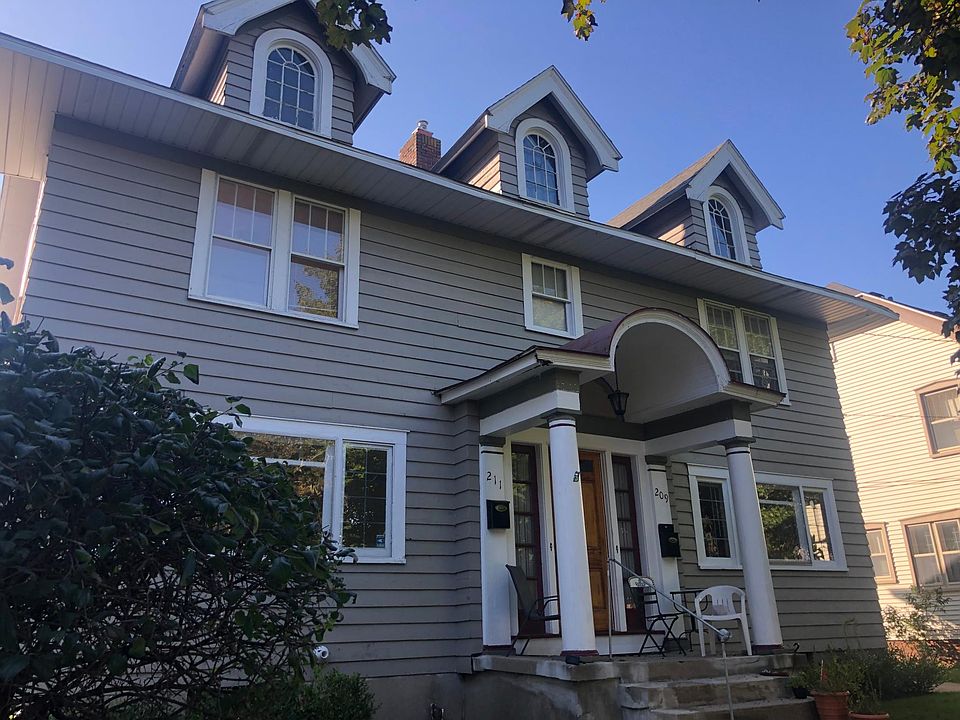 1st image of 211 Benjamin Ave SE
