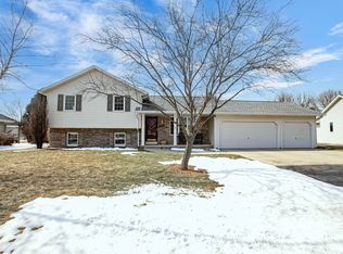 1248 Deer Haven Dr, Menasha, WI 54952