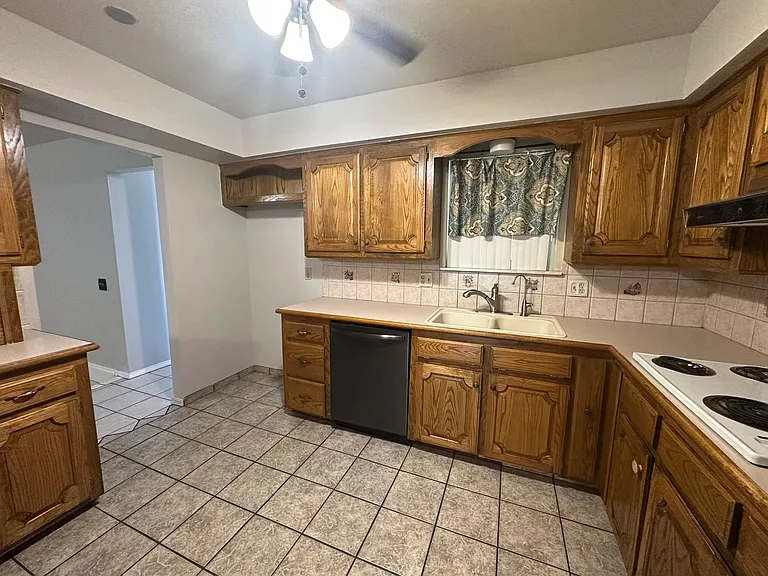 312 S Avery Dr — Photo 20