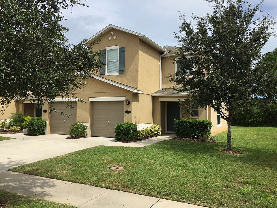 Has roomy side yard