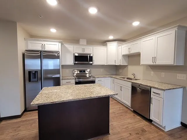 2 bed, 1250 sqft, $1,390 — Photo 2