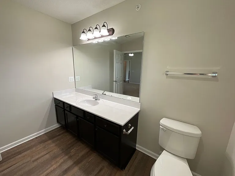 Meridian Park Apartments — Photo 241