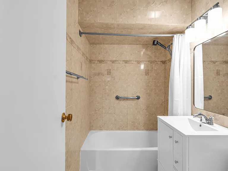 1901 Kennedy Blvd #202 — Photo 8