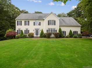 409 Willow Rd, Guilford, CT 06437