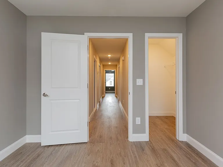 557 Strong Ave — Photo 17