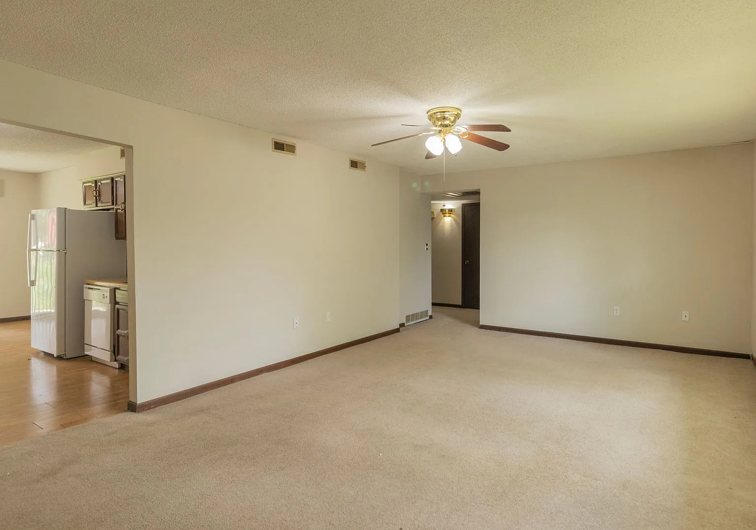 613-615 Pear Tree Circle — Photo 4