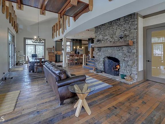 5th image of 252 Bear Gap Rd