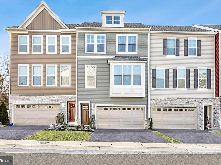 617 Cross Chase Dr — Photo 1