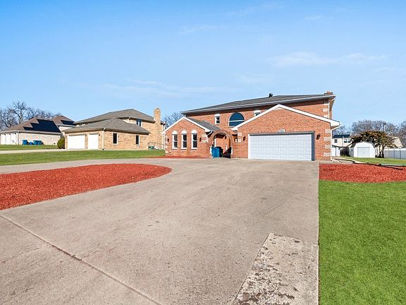 2nd image of 725 N 8th Ave