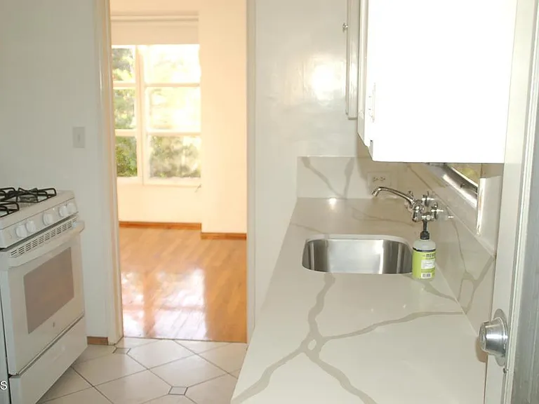 1637 Raymond Hill Rd — Photo 12